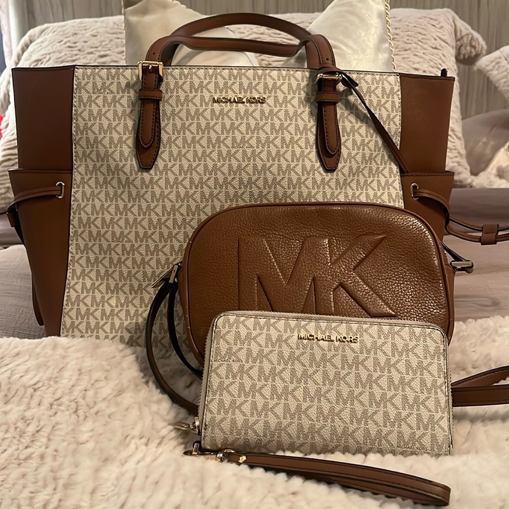 MK Lrg Signature Logo Leather Tote Bag, tan crossbody purse & zipper wallet